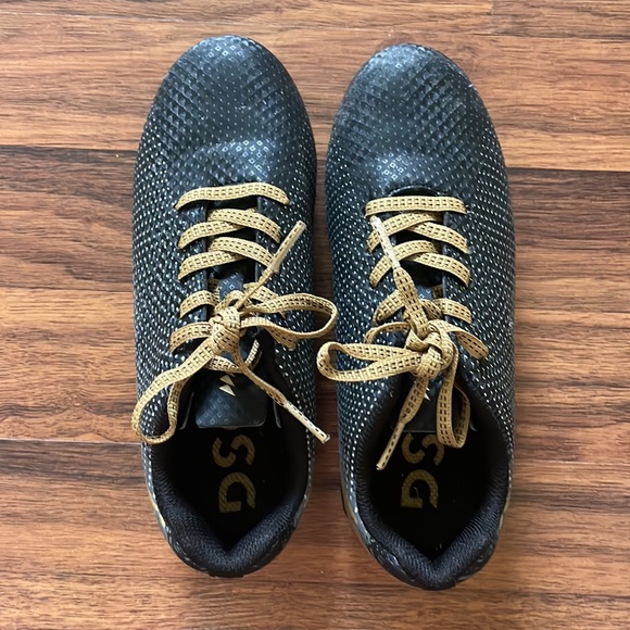 Girls Soccer Cleats - Picture 3 of 3